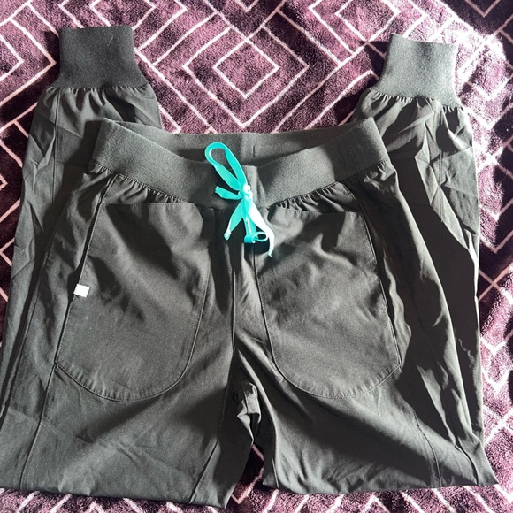 Figs  Fionlite material Joggers Size Small (Color Black) - Picture 4 of 14